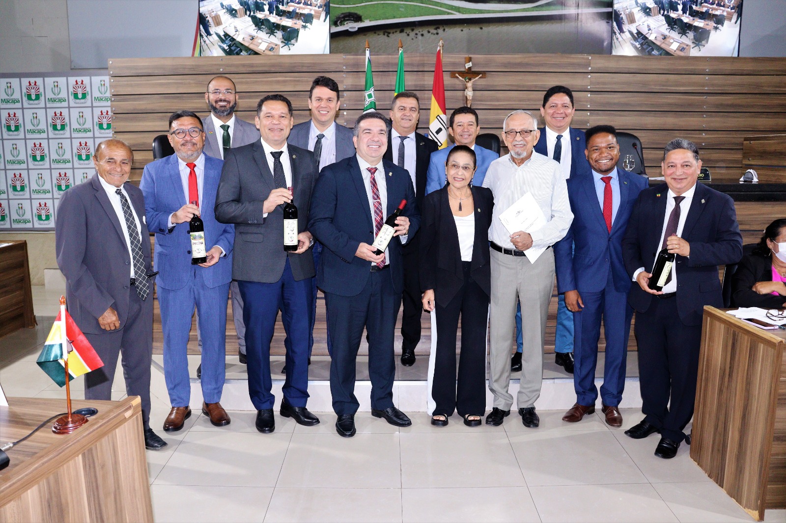 João Capiberibe debate na Tribuna da CMM sobre bioeconomia como inclusão social no Amapá