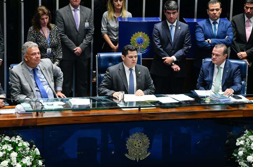 A Câmara de Vereadores de Macapá cumprimenta e parabeniza o Senador da República Davi Alcolumbre.
