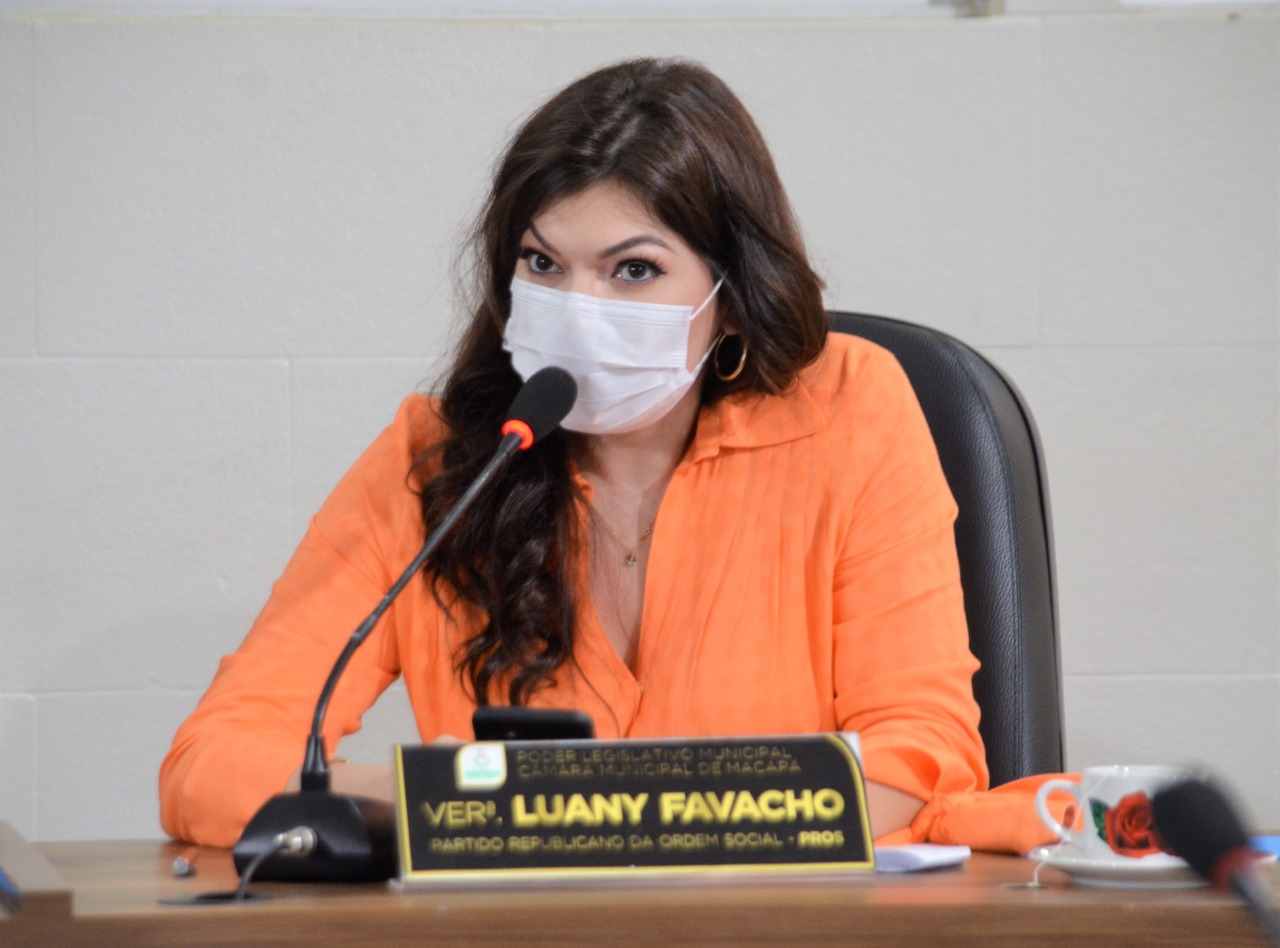 A pedido da vereadora Luany Favacho, representante da Comissão da Transposição da Emenda Constitucional 98, usa a tribuna da CMM