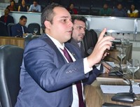 Abandono de animais é caso de saúde pública, diz vereador Victor Hugo