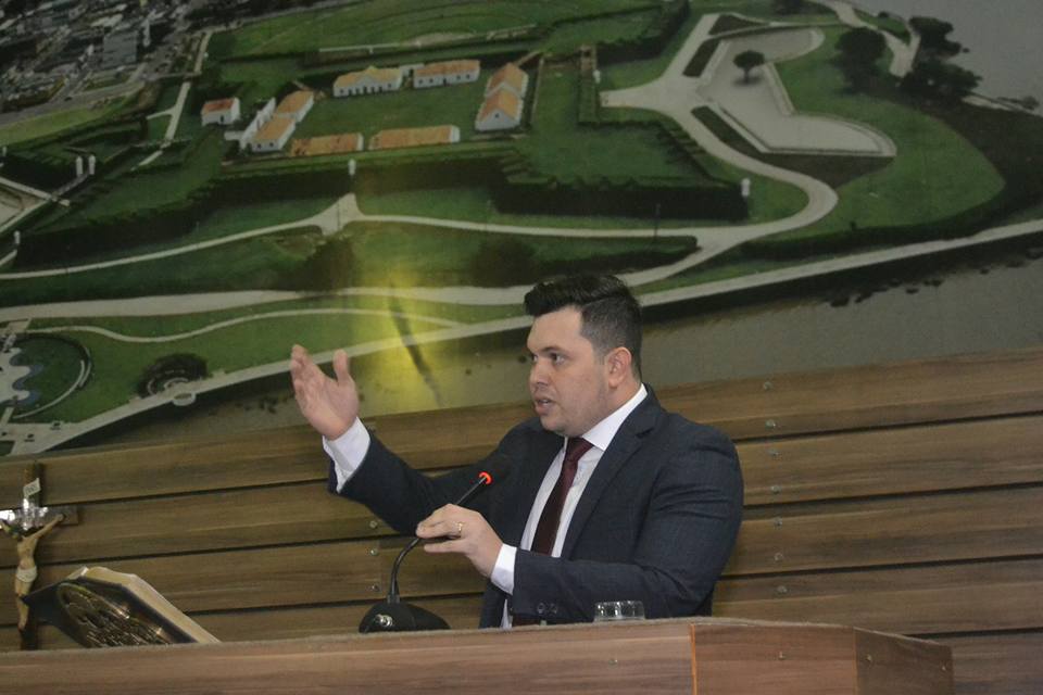 Acácio Favacho cobra da Prefeitura debate sobre a concessão do aterro sanitário de Macapá