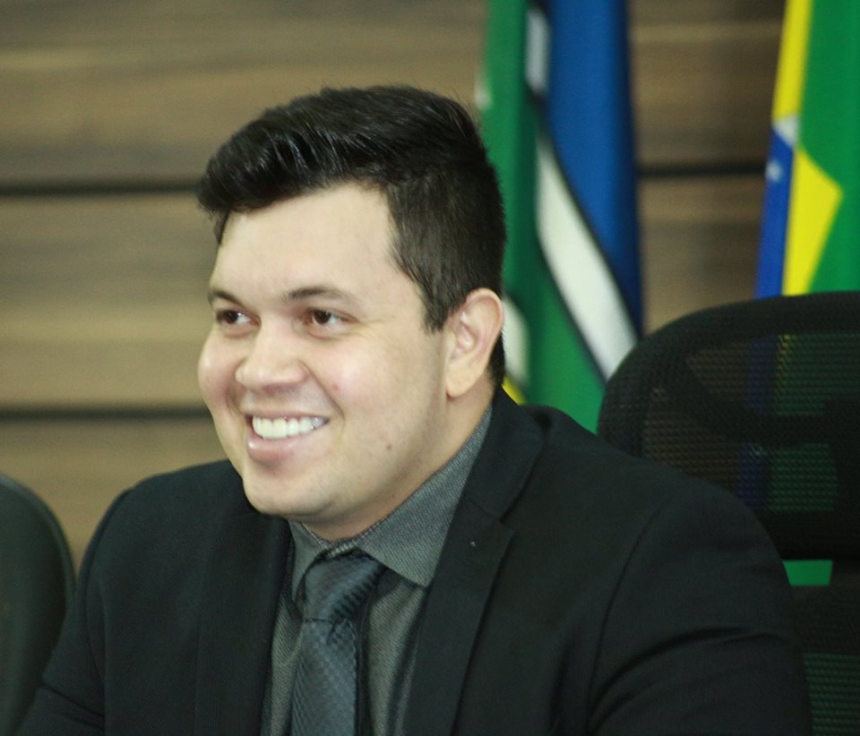 Acácio Favacho: Liberação do sinal de rádio e TV ainda neste semestre.