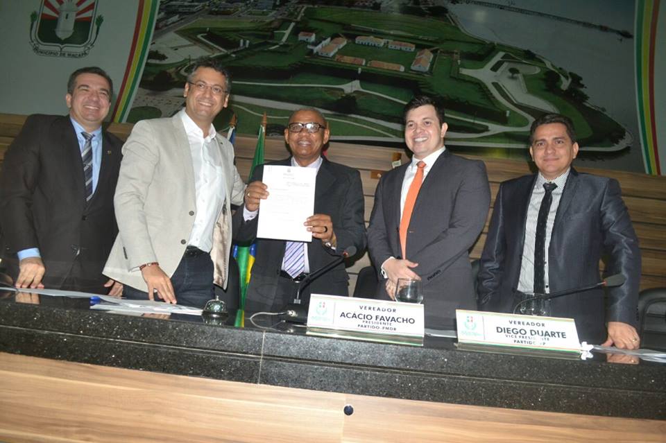 Acácio Favacho preside sessão solene em homenagem ao IJOMA.