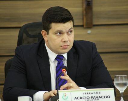 Acácio Favacho solicita melhorias em vias públicas de Macapá.