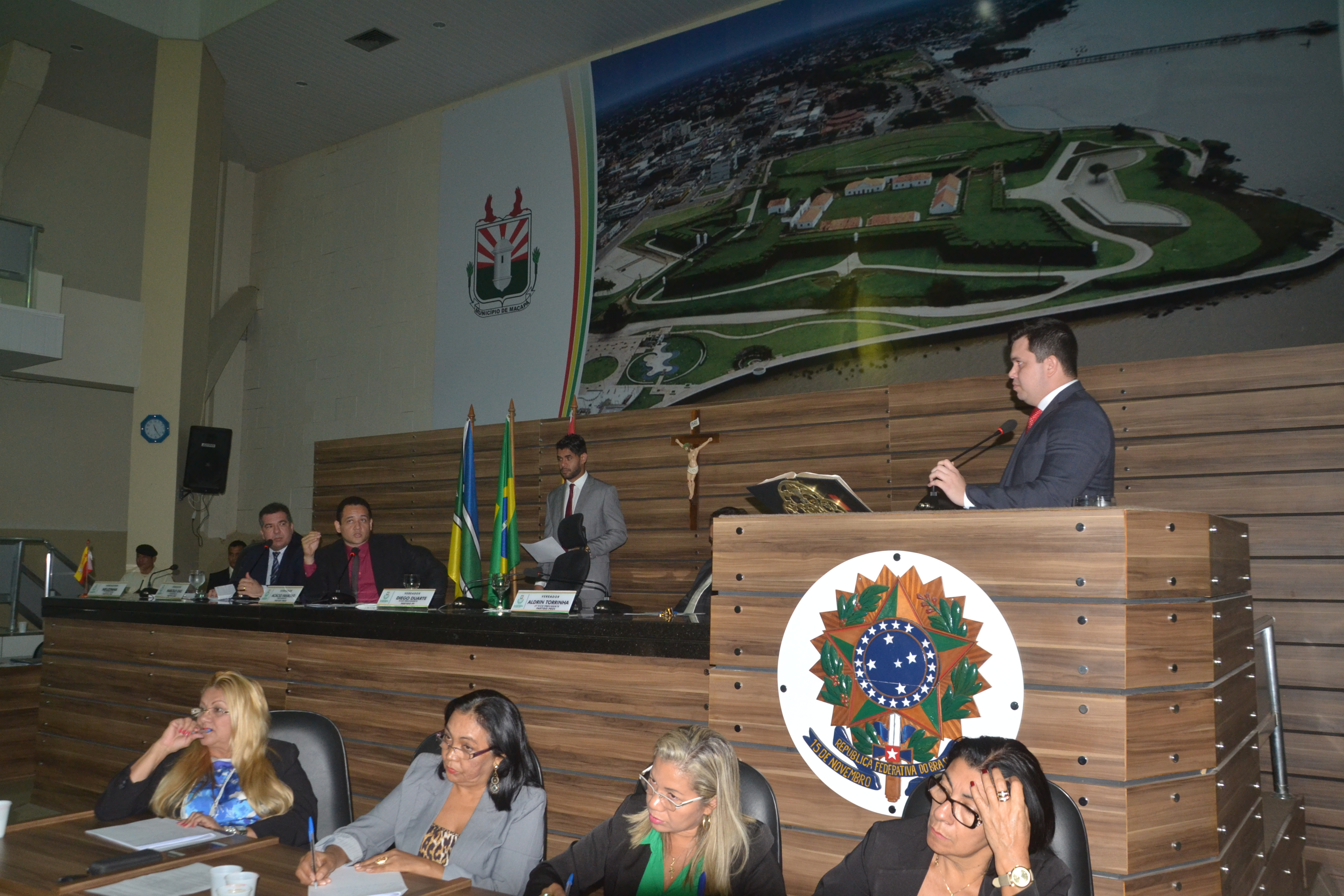 Acácio Favacho usa a tribuna para destacar projeto de Lei que doa terreno à Câmara Municipal   
