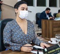 Adrianna Ramos pede melhorias para vias no Santa Rita e Marabaixo III, reforma em plauground de escola e guarda corpo para orla