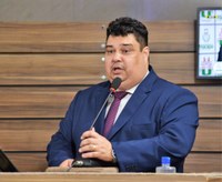 André Lima apresenta requerimentos solicitando sinalização em escolas da rede municipal de Macapá.