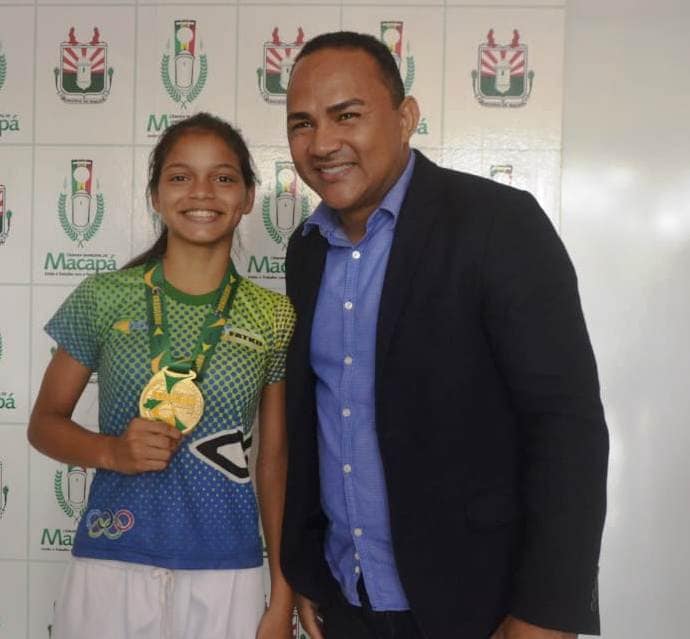 Atleta de Taekwondo busca apoio dos vereadores para participar de torneio