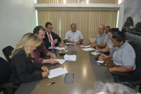 Auciney Maciel coordena reunião com representantes do sindicato da educação municipal