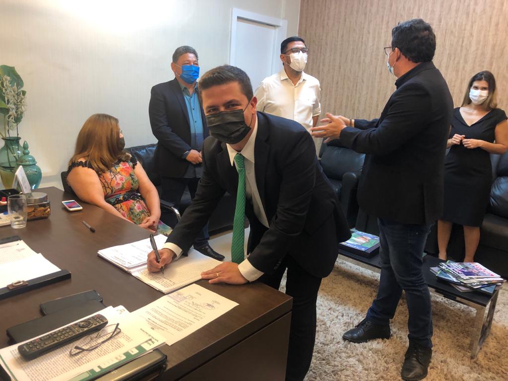 Bruno Santos reassume vaga de vereador pela segunda vez em Macapá