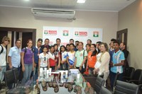 Câmara de Vereadores media protesto de estudantes