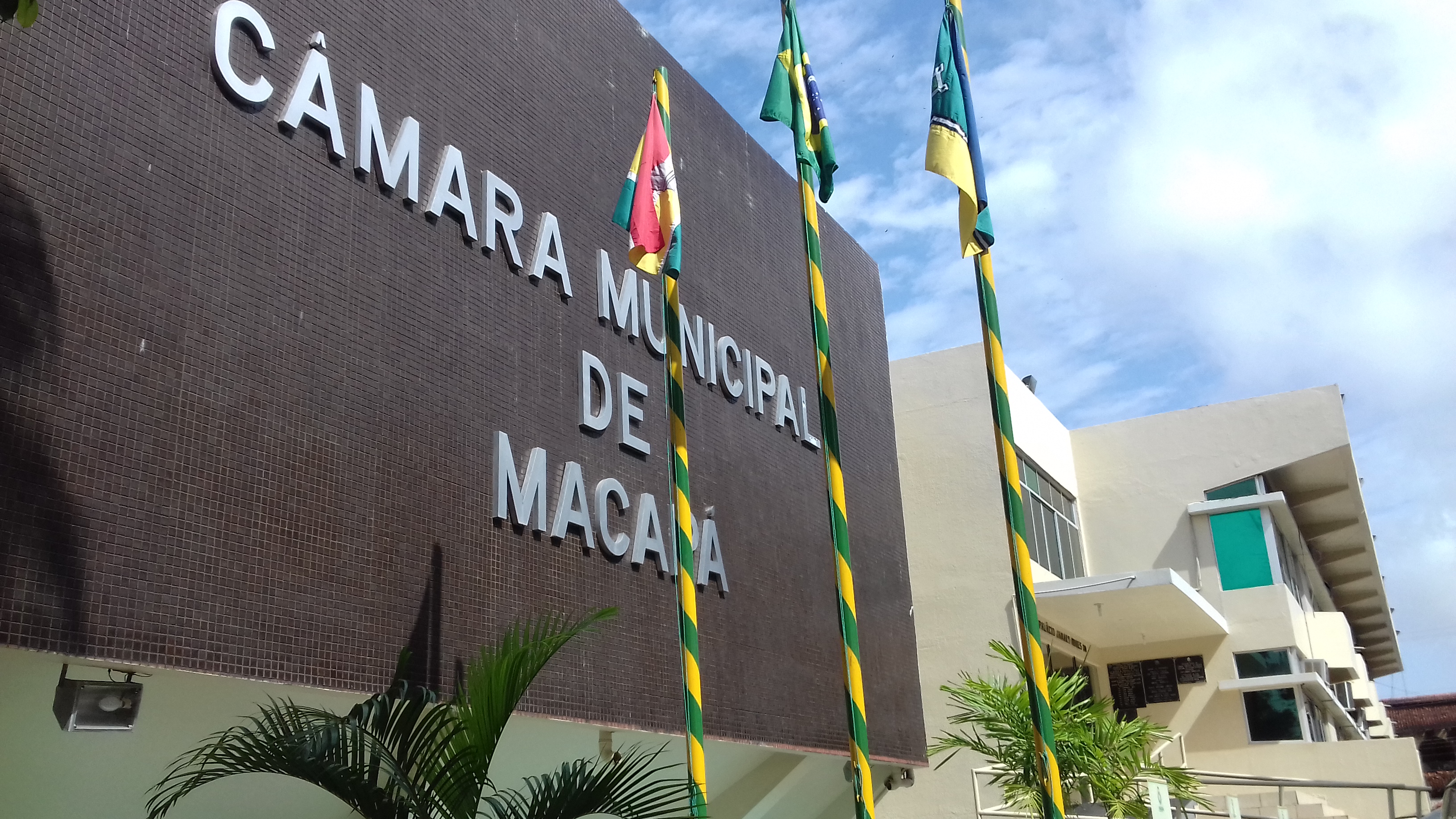  Câmara de Vereadores realiza sessão solene para homenagear personalidades.