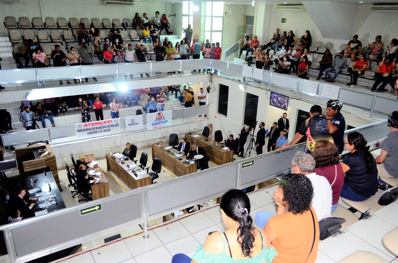 Câmara de Vereadores recebe representantes dos auxiliares educacionais na Tribuna da Casa