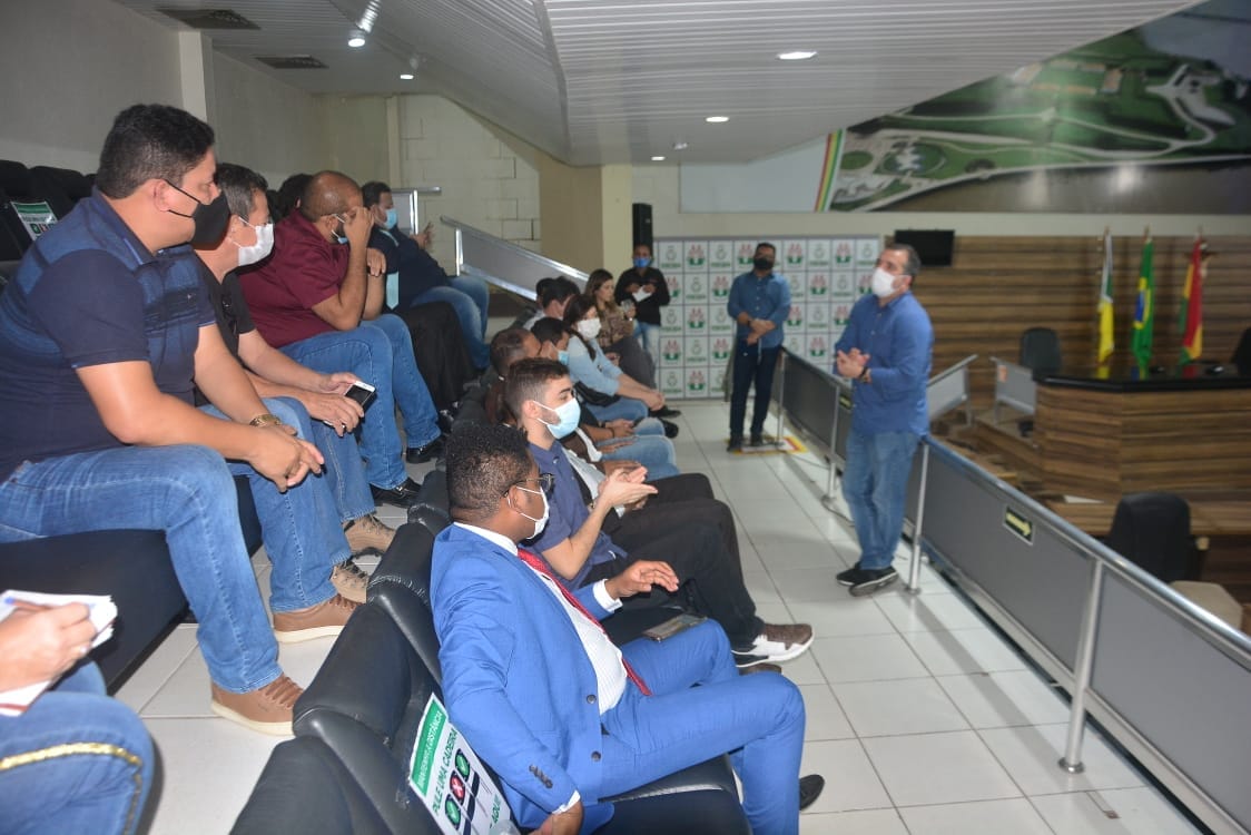 𝘾𝙖̂𝙢𝙖𝙧𝙖 𝙙𝙚 𝙑𝙚𝙧𝙚𝙖𝙙𝙤𝙧𝙚𝙨 𝙧𝙚𝙩𝙤𝙢𝙖 𝙨𝙚𝙨𝙨𝙖̃𝙤 𝙥𝙧𝙚𝙨𝙚𝙣𝙘𝙞𝙖𝙡 𝙙𝙞𝙖 9 𝙙𝙚 𝙛𝙚𝙫𝙚𝙧𝙚𝙞𝙧𝙤.