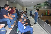 𝘾𝙖̂𝙢𝙖𝙧𝙖 𝙙𝙚 𝙑𝙚𝙧𝙚𝙖𝙙𝙤𝙧𝙚𝙨 𝙧𝙚𝙩𝙤𝙢𝙖 𝙨𝙚𝙨𝙨𝙖̃𝙤 𝙥𝙧𝙚𝙨𝙚𝙣𝙘𝙞𝙖𝙡 𝙙𝙞𝙖 9 𝙙𝙚 𝙛𝙚𝙫𝙚𝙧𝙚𝙞𝙧𝙤.