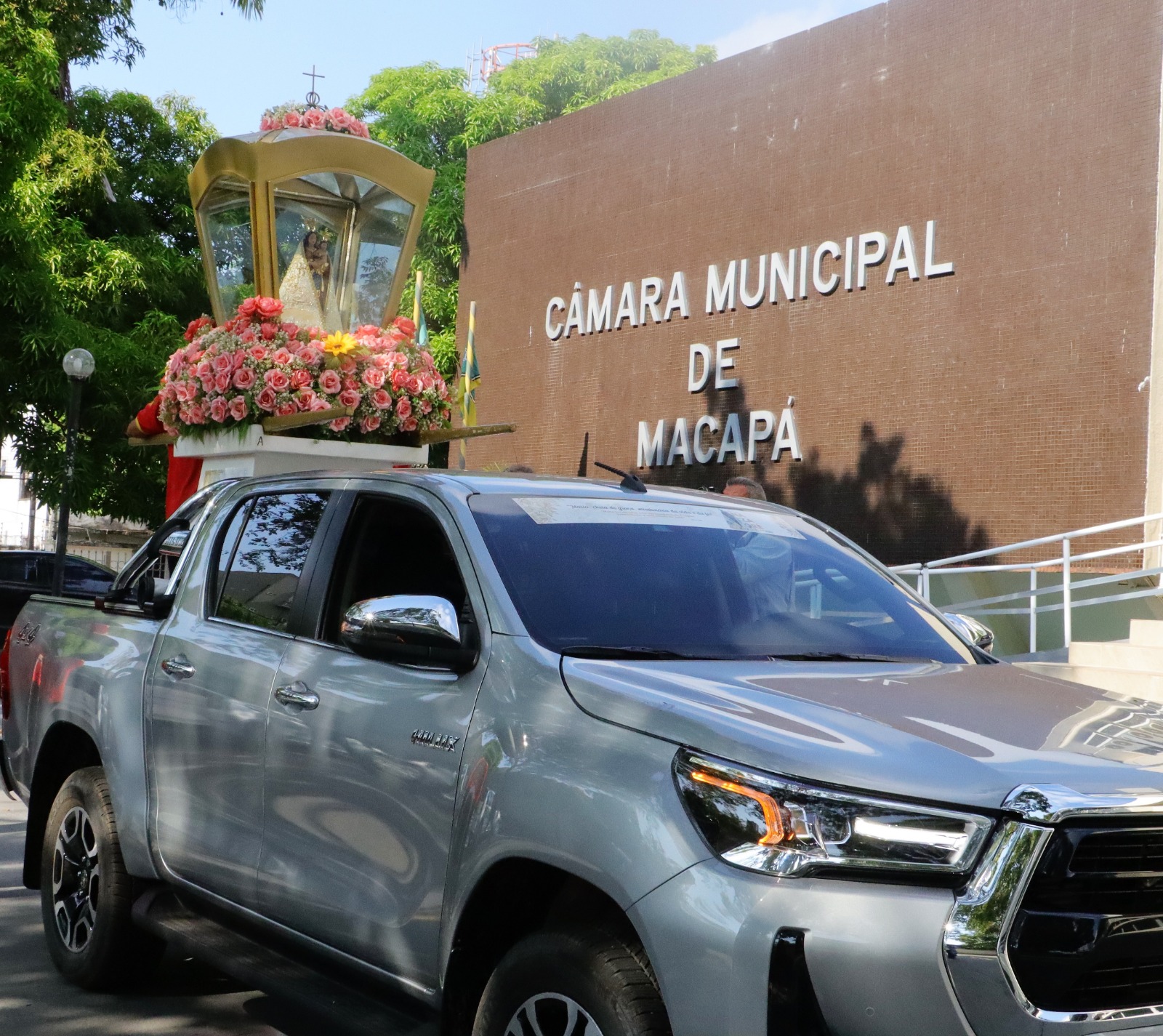 Câmara Municipal de Macapá recebe imagem peregrina de Nossa Senhora de Nazaré