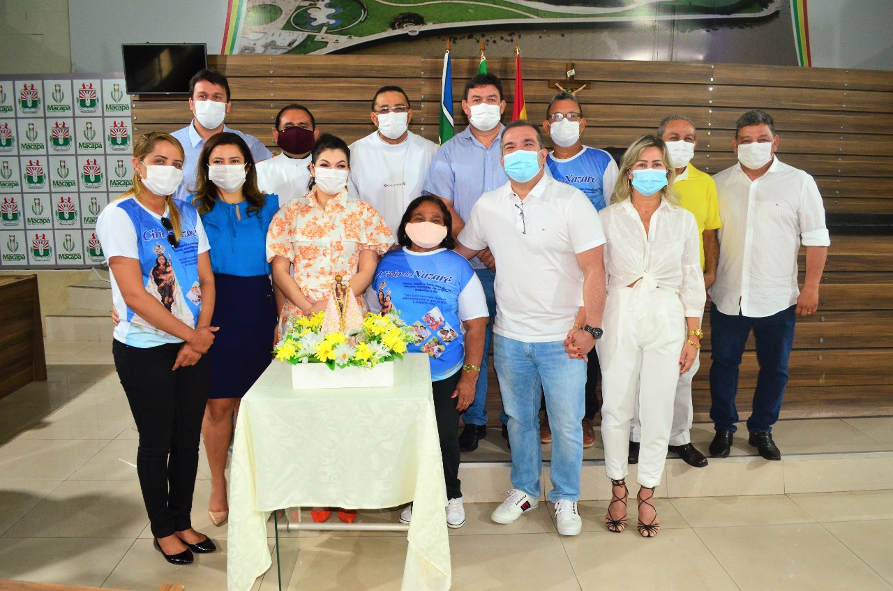 Câmara Municipal de Macapá recebe imagem peregrina de Nossa Senhora de Nazaré