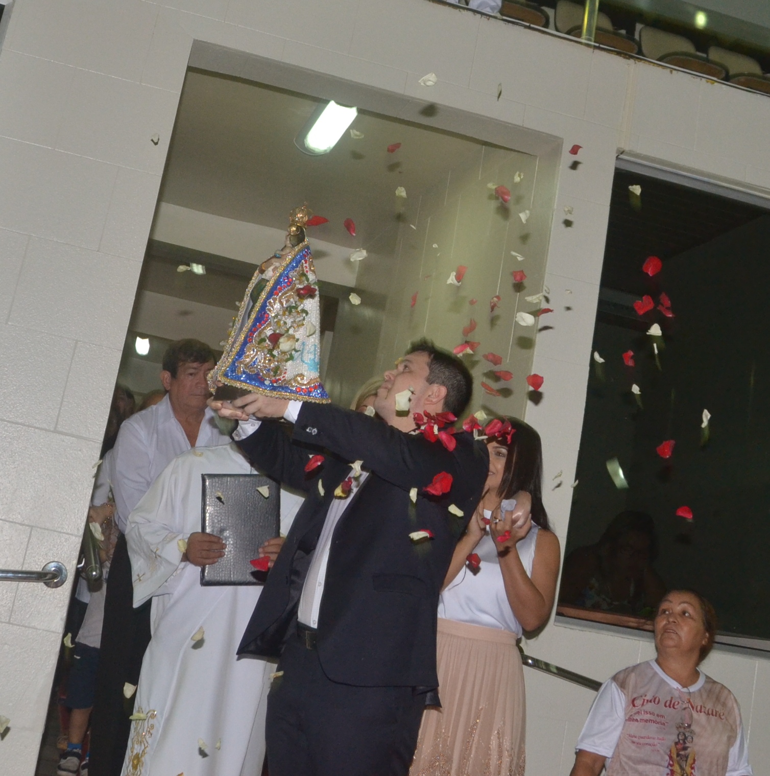 Câmara Municipal recebe imagem peregrina da virgem de Nazaré   