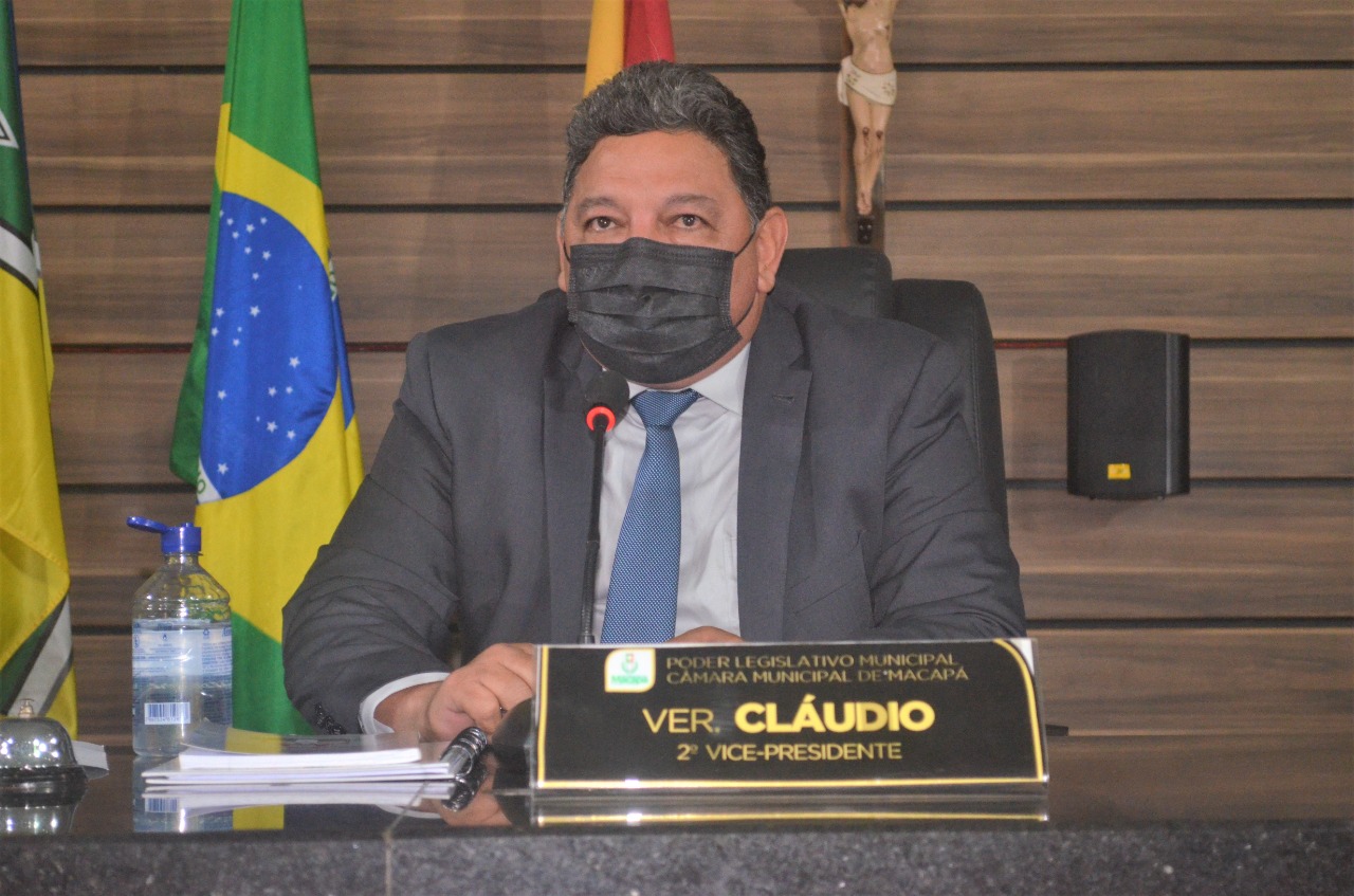 Cláudio Góes preside sessão desta terça-feira na Câmara de Macapá