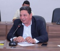 Cláudio Góes quer reposição de luminárias na Duca Serra