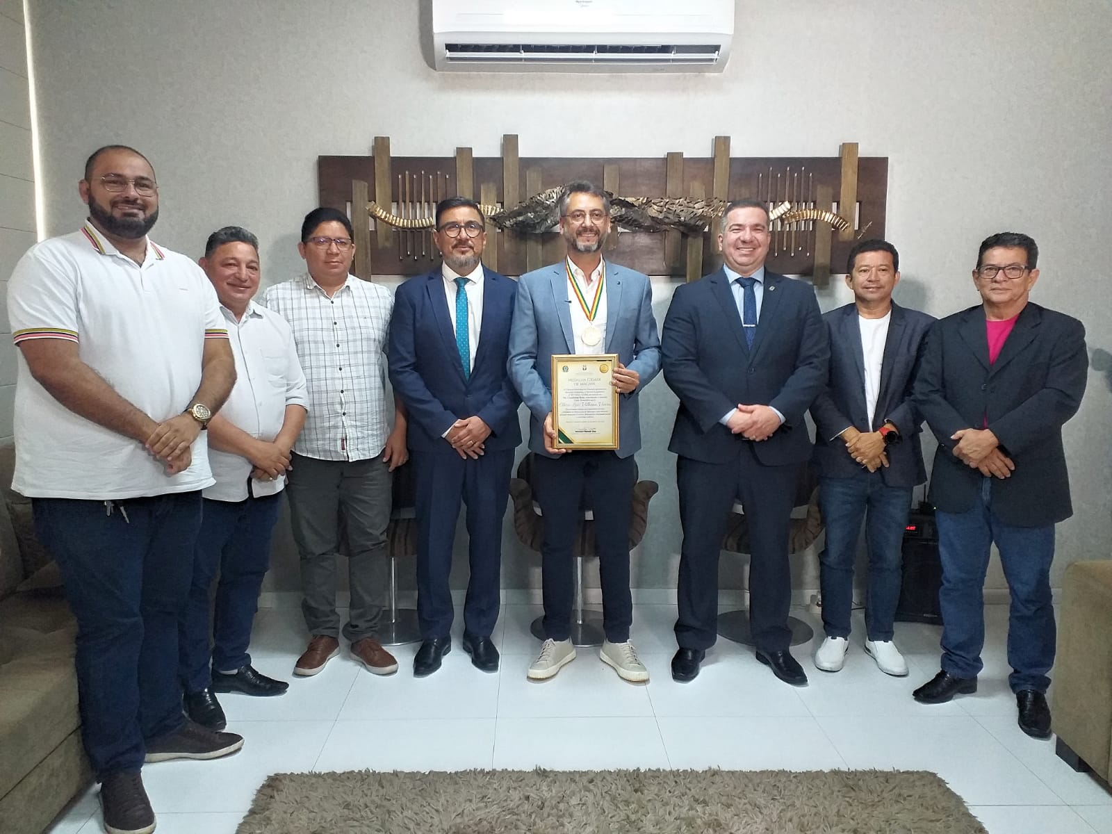 Clécio Luís recebe título honorífico “ Medalha Cidade de Macapá” da CMM