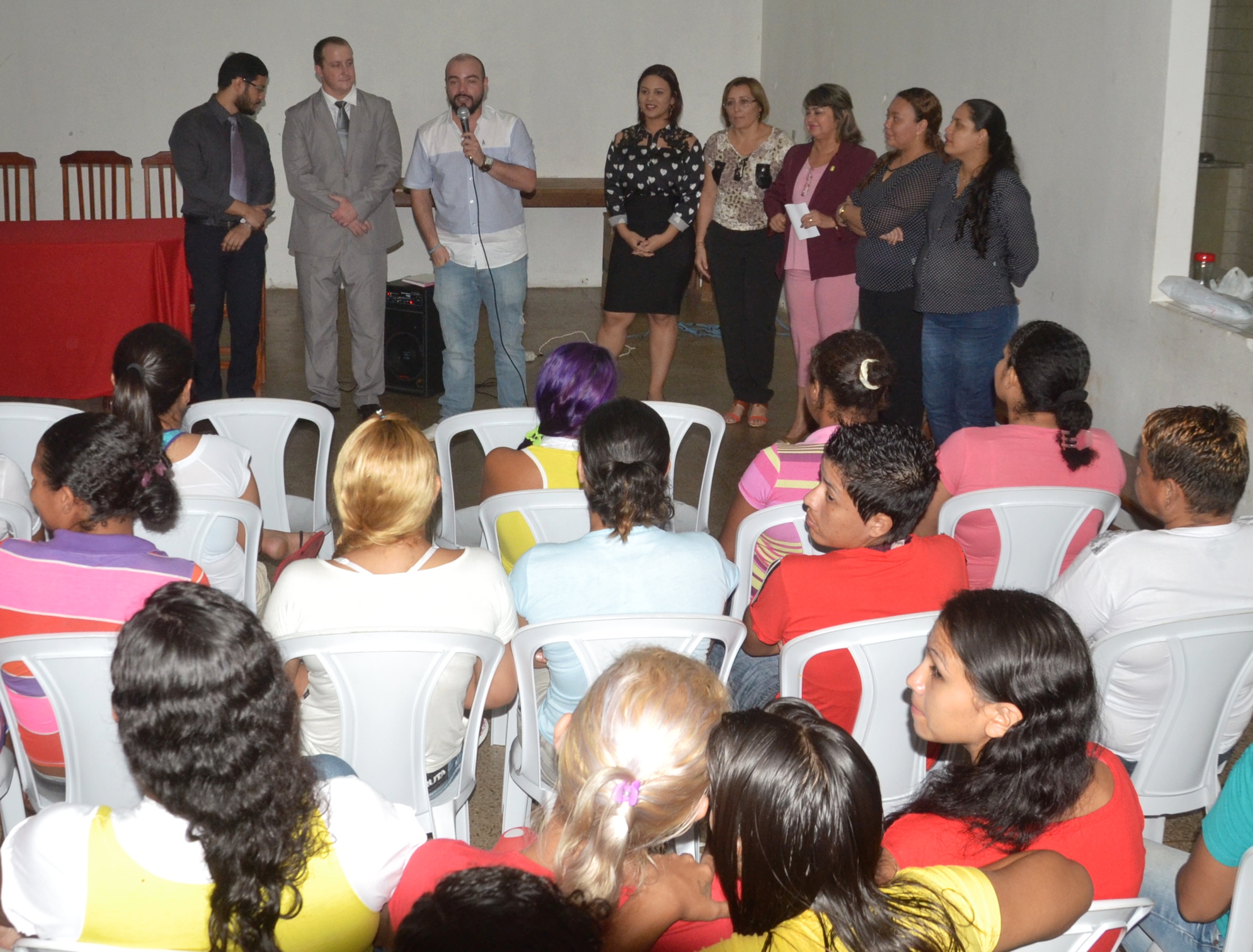 Comissão de Defesa dos Direitos da Mulher da Câmara de Macapá leva ação às internas do Iapen.