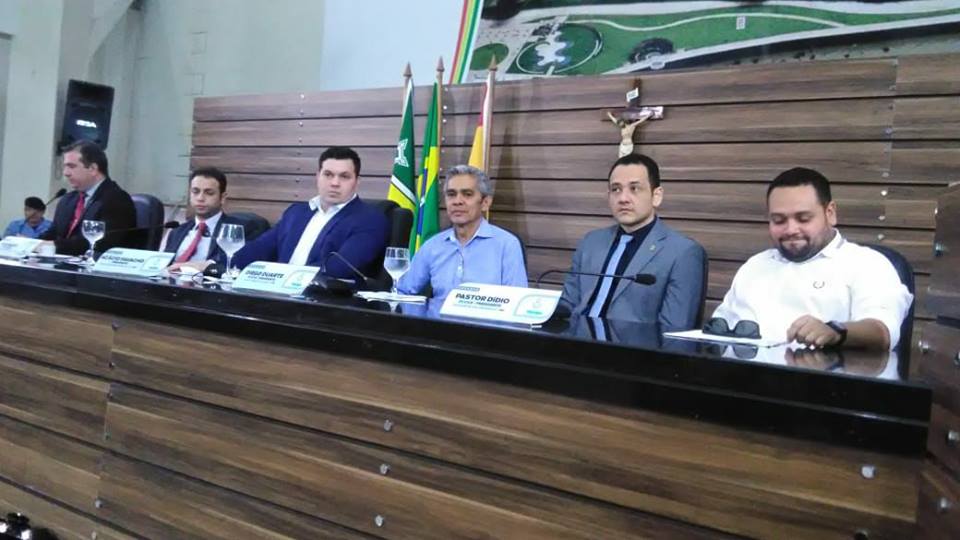 Deputado estadual Ericlaudio Alencar e o ex-vereador de Macapá Allan Ramalho visitam a Câmara Municipal de Macapá.