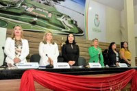 Dezenas de mulheres da Câmara Municipal de Macapá recebem homenagens