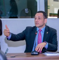 Diego Duarte requisita serviços de terraplanagem e asfaltamento para os bairros Santa Rita e Goiabal.