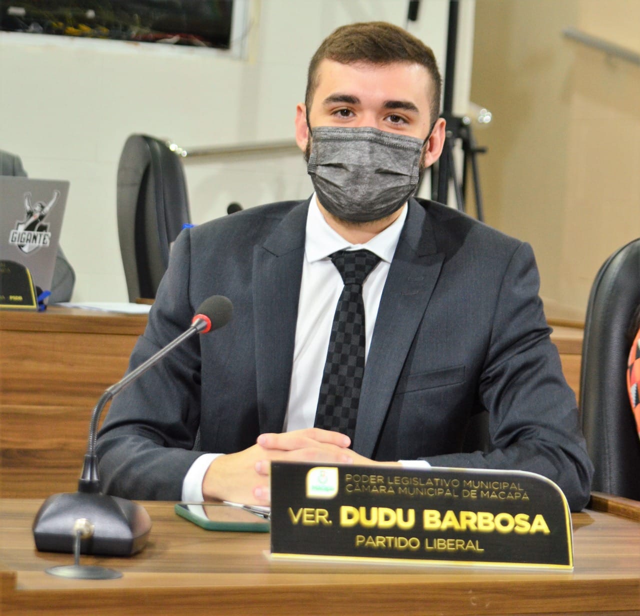 Dudu Barbosa cobra a conclusão da obra de asfaltamento e drenagem da Avenida Emílio Médici, no Bairro Renascer