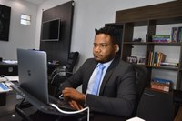 Dudu Tavares solicita à PMM limpeza em escola e manutenção de via