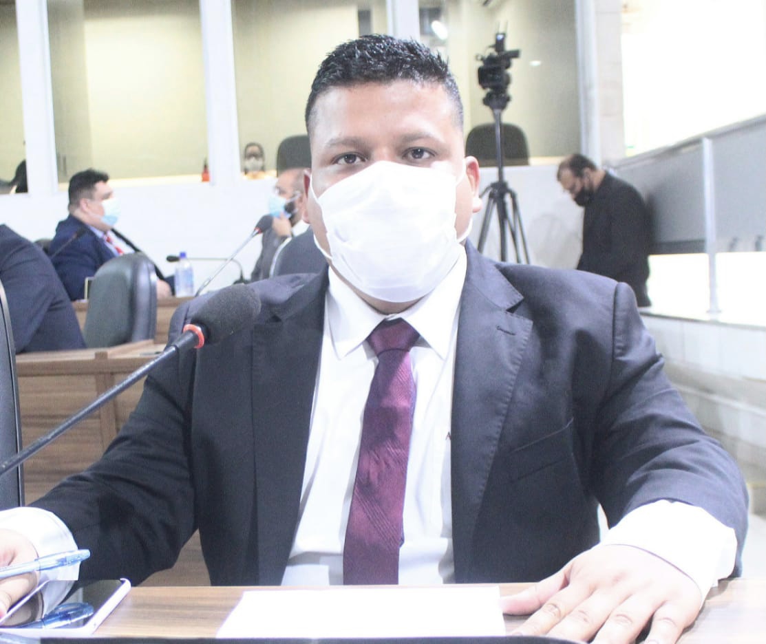 Gabriel Andrade cobra serviços para os barros Marabaixo e Trem