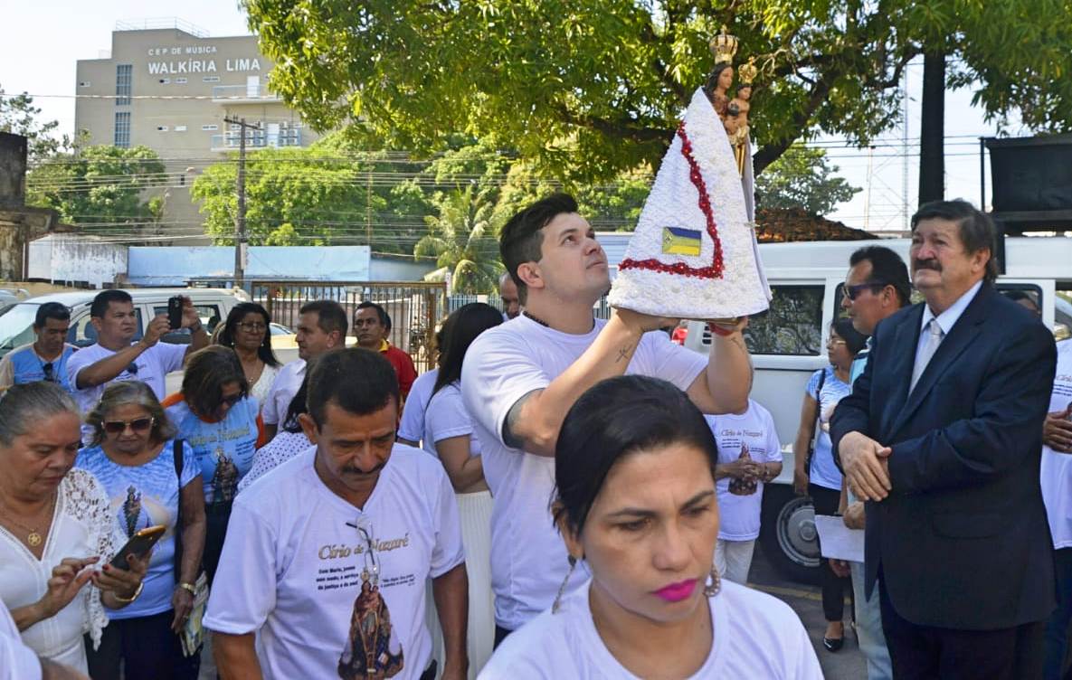 Imagem de Nossa Senhora de Nazaré é recebida por servidores da CMM