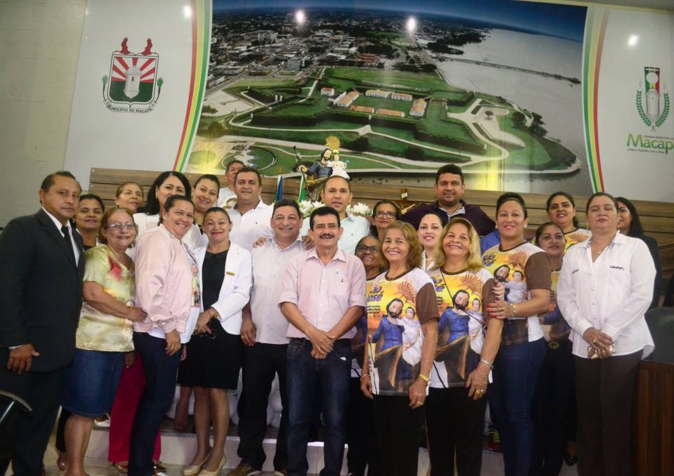 Imagem peregrina de São José é recebida na Câmara de Vereadores de Macapá.
