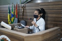 Janete Capiberibe cobra direitos devidos a professores municipais