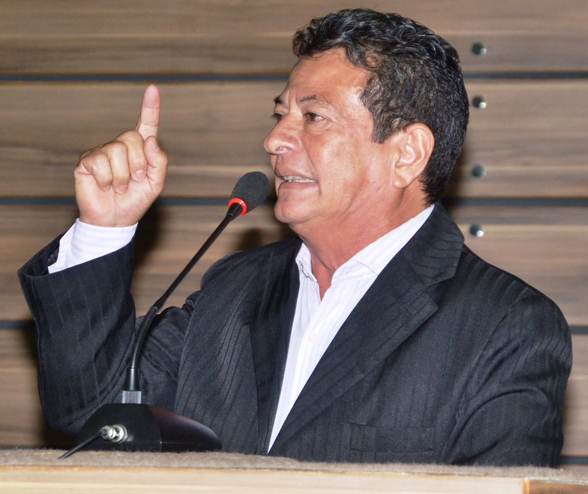 Líder do governo municipal faz balanço de investimentos em diversos setores