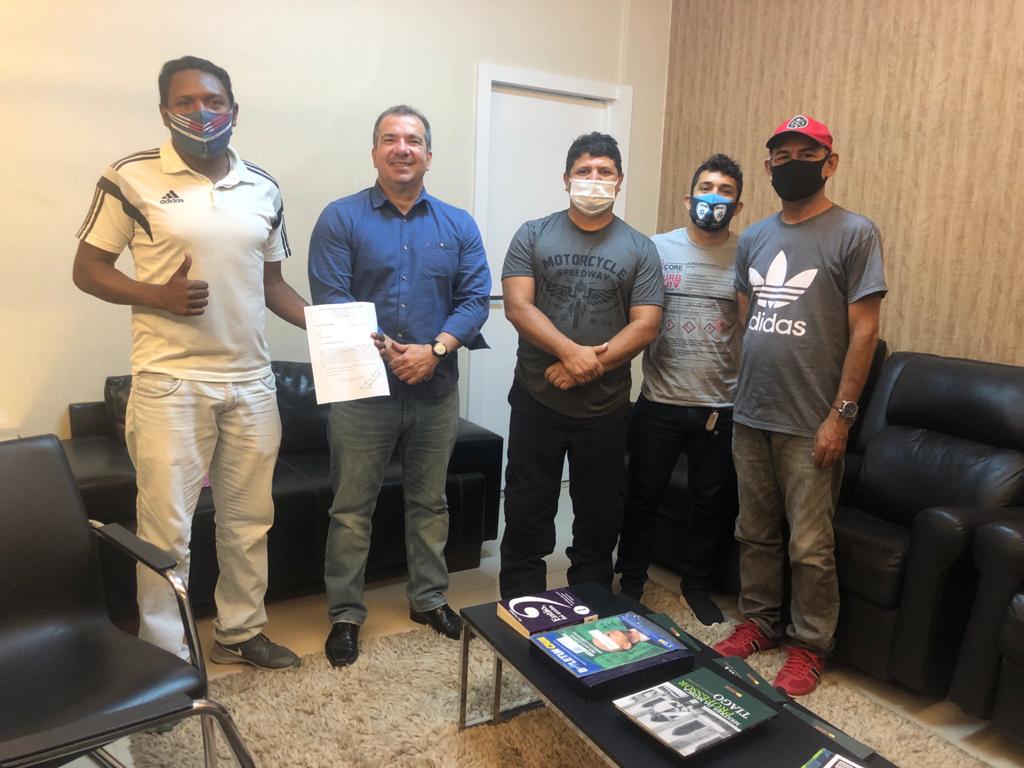 Lideranças do Nova Esperança buscam apoio de Marcelo Dias para reforma da arena esportiva do bairro