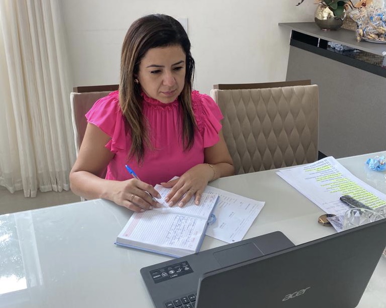 Maraína Martins busca melhorias para três bairros da capital