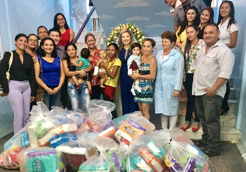 Maraína Martins faz entrega de fraldas arrecadadas em seu aniversário solidário, ao Hospital da Criança.