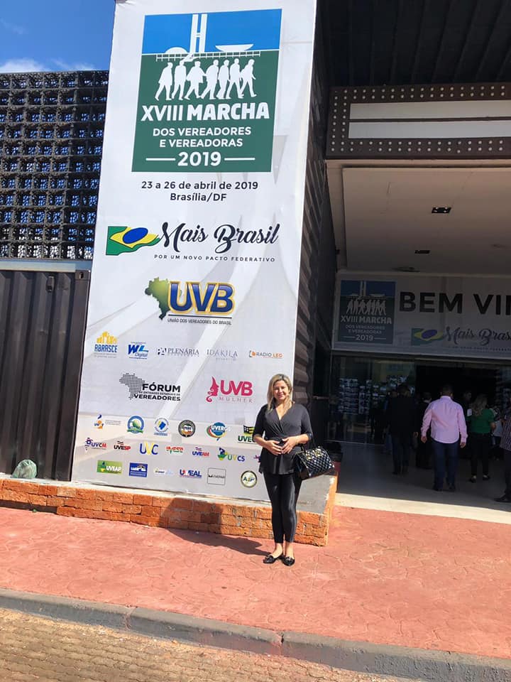 Maraína Martins participa de Marcha de Vereadores em Brasília.