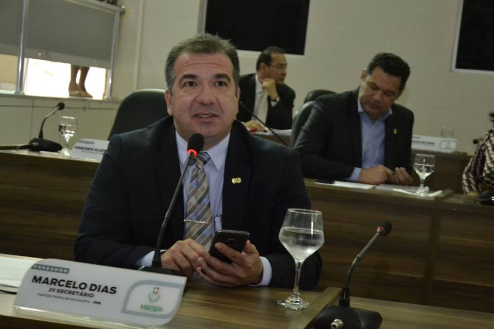 Marcelo Dias pede reformas de passarela e da quadra poliesportiva do Colégio Amapaense