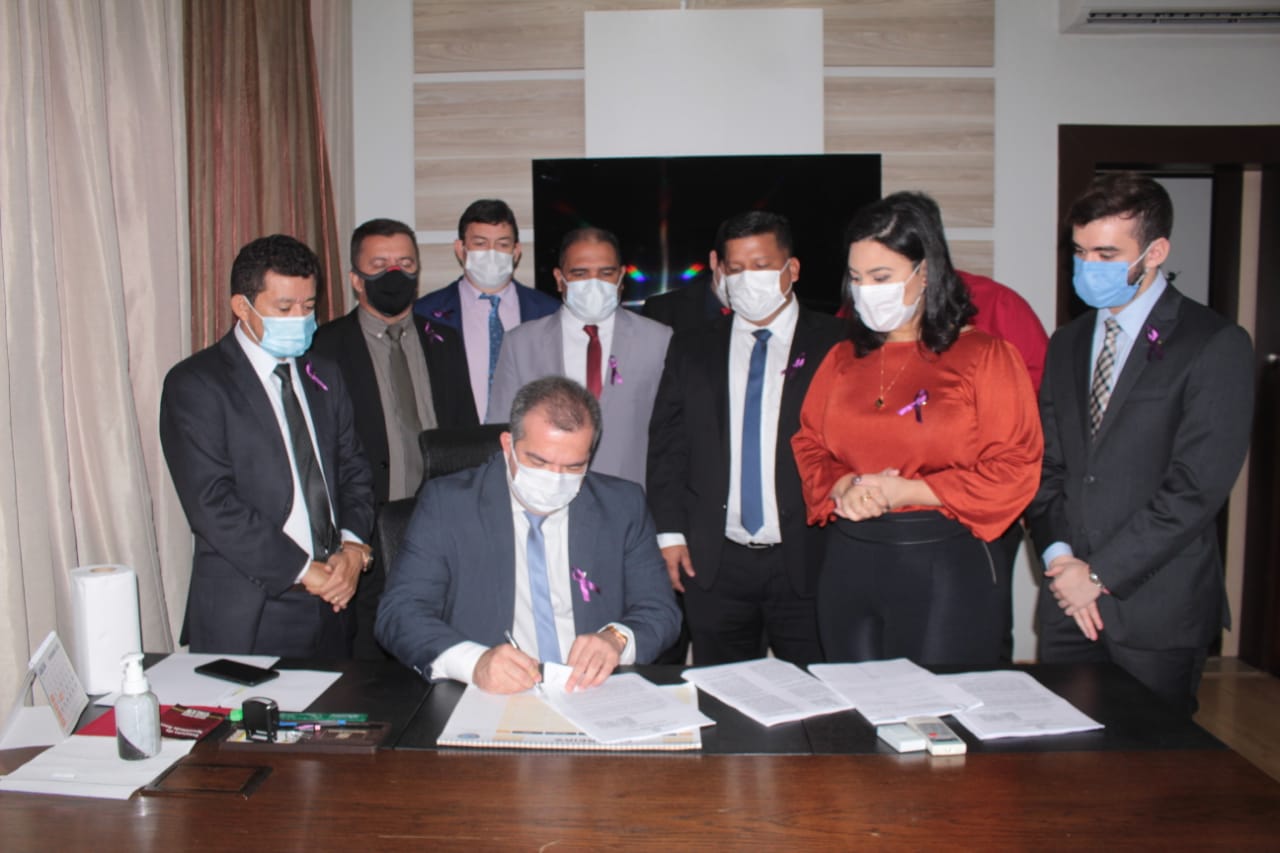 Prefeito em exercício Marcelo Dias sanciona Lei que beneficia moradores do Loteamento Açaí