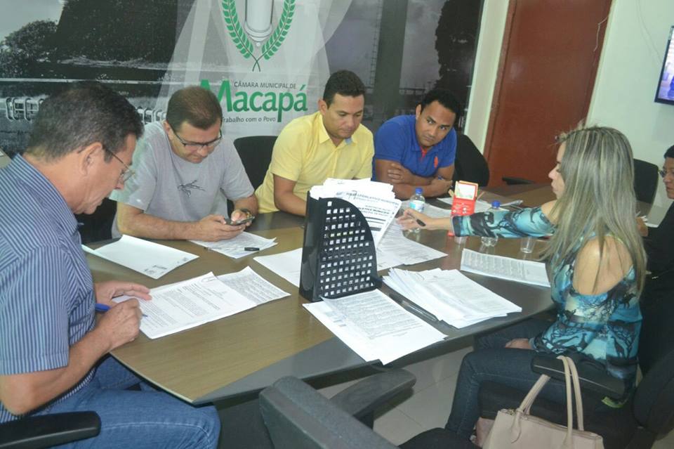 Membros da CCJR se reúnem para avaliar projetos