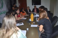 Membros da CTFO recebem professores da rede pública municipal.