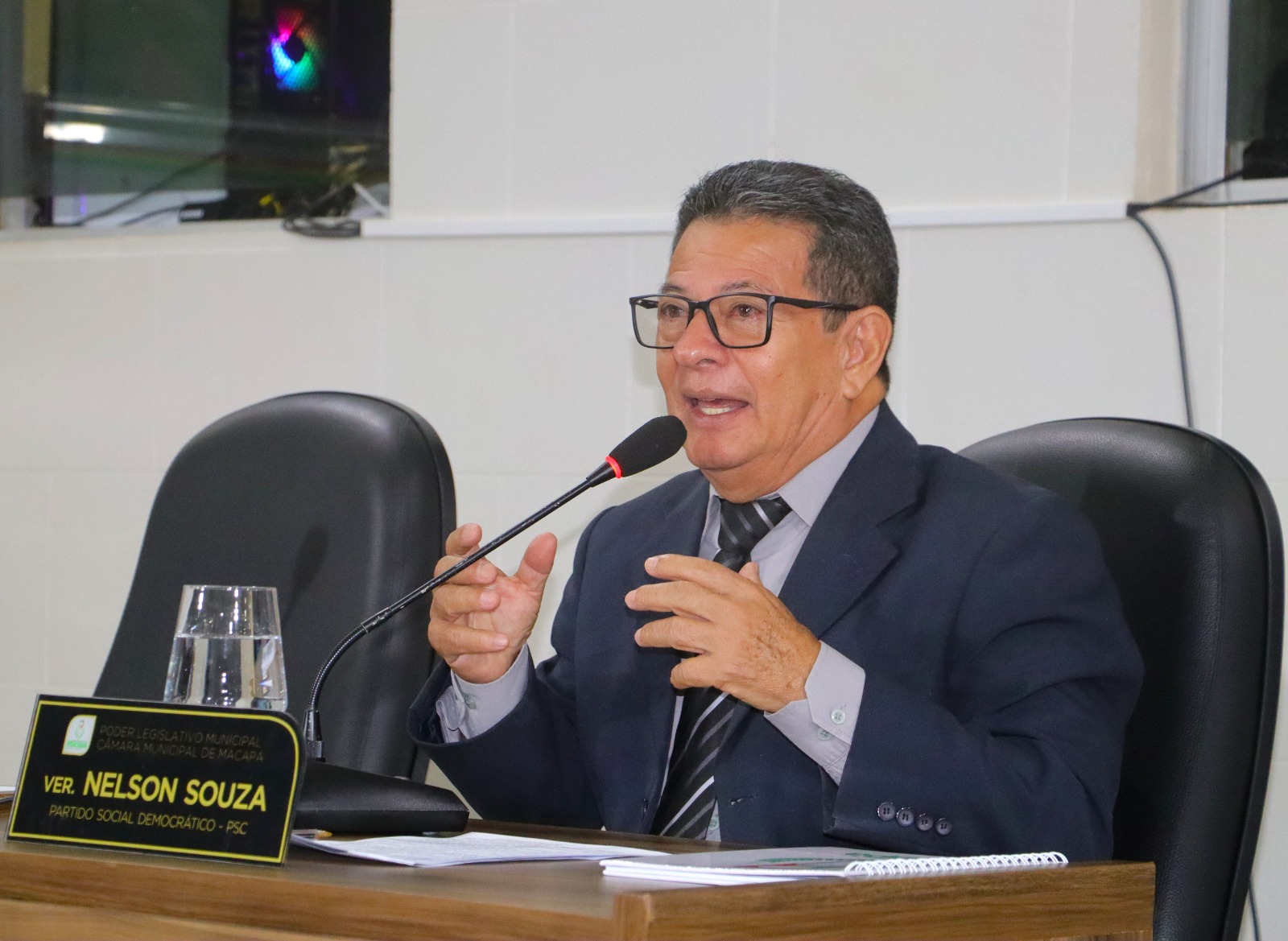 Nelson Souza concede Título de Cidadã de Macapá a professora Kelly Dantas