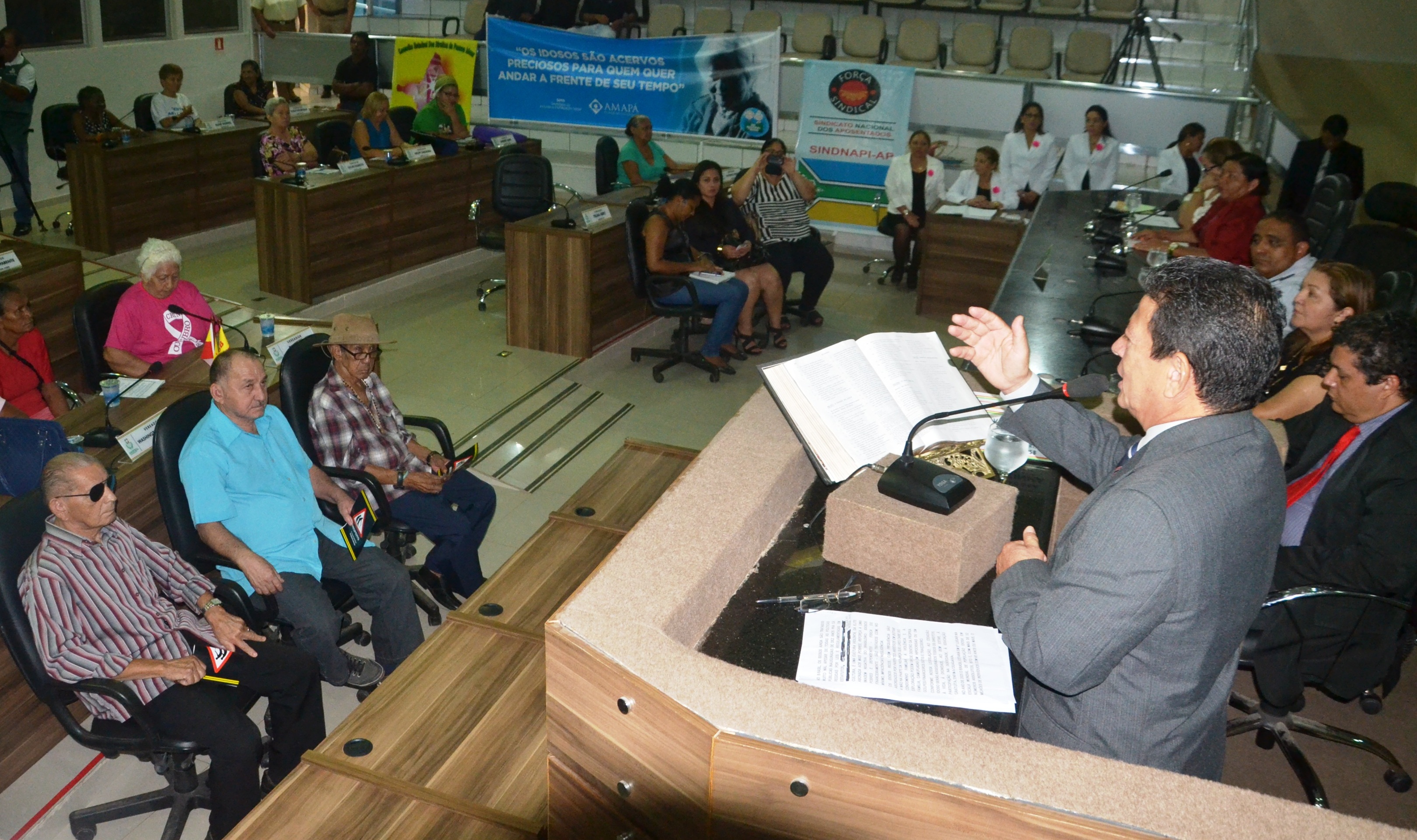 Nelson Souza realizou audiência pública para debater violência contra a pessoa idosa.