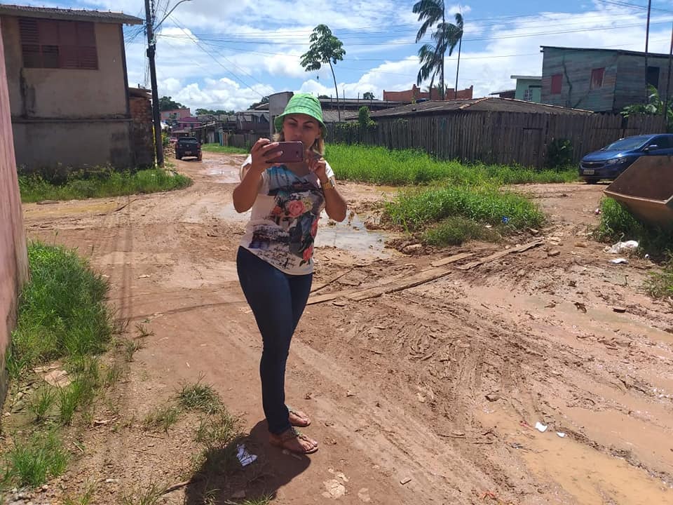 Patriciana Guimarães pede serviço de asfaltamento para ruas do bairro Araxá