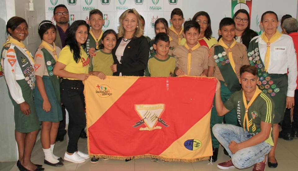 Patriciana Guimarães recebe Clube de Desbravadores Maranata do Equador na Câmara Municipal de Macapá