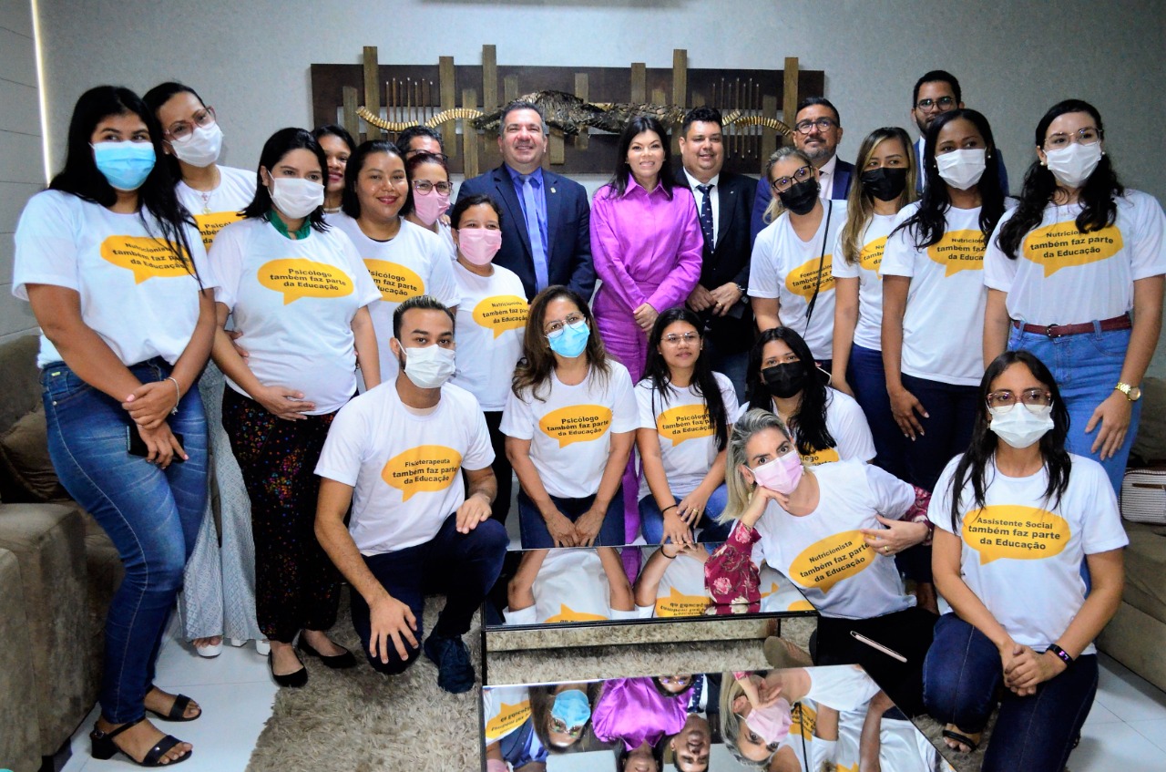 PL que altera vencimentos de profissionais da educação municipal é apresentado e lido na CMM