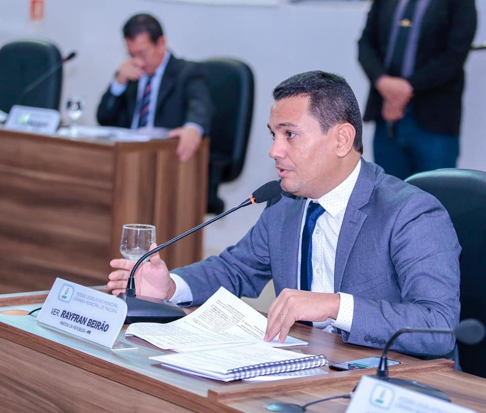 PL que autoriza prestação de serviços de abastecimento de água e esgoto pelo município recebe pedido de vista